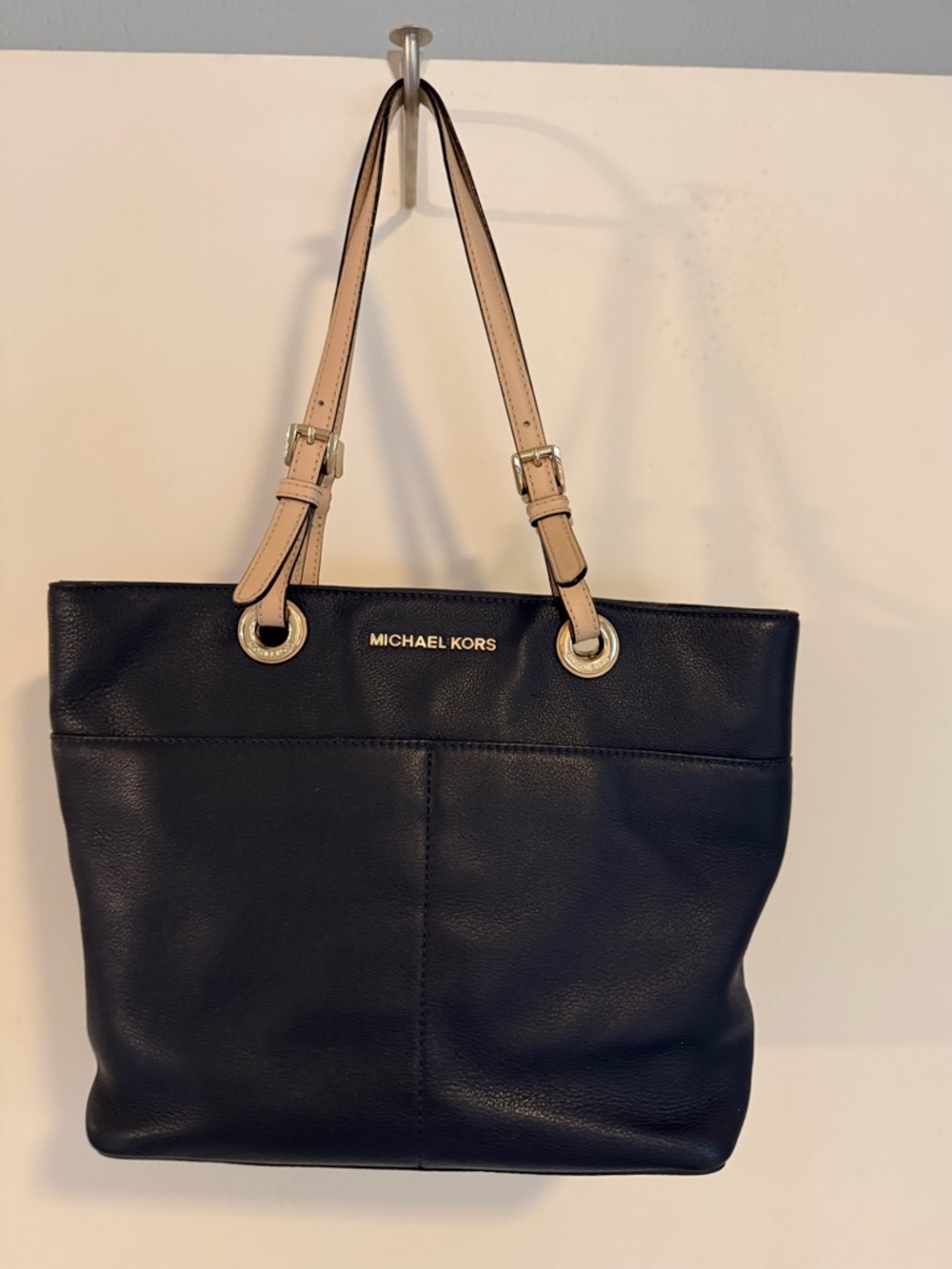 Michael Kors Pre-Owned Navy Leather Tote with Beige Straps.